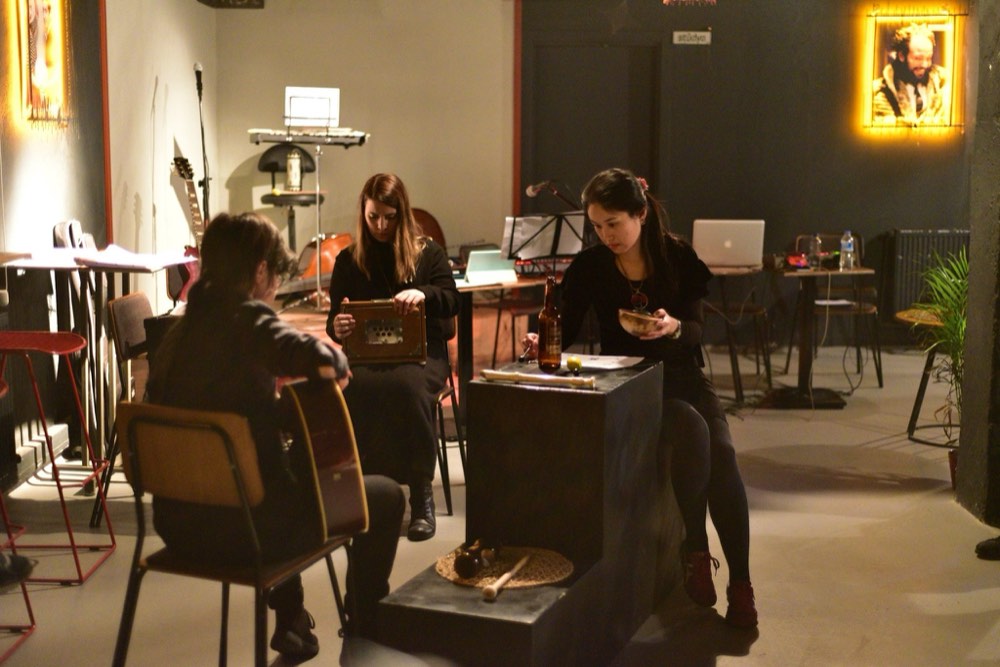 klank.ist ensemble playing with objects, harmonium and electronics in a venue.